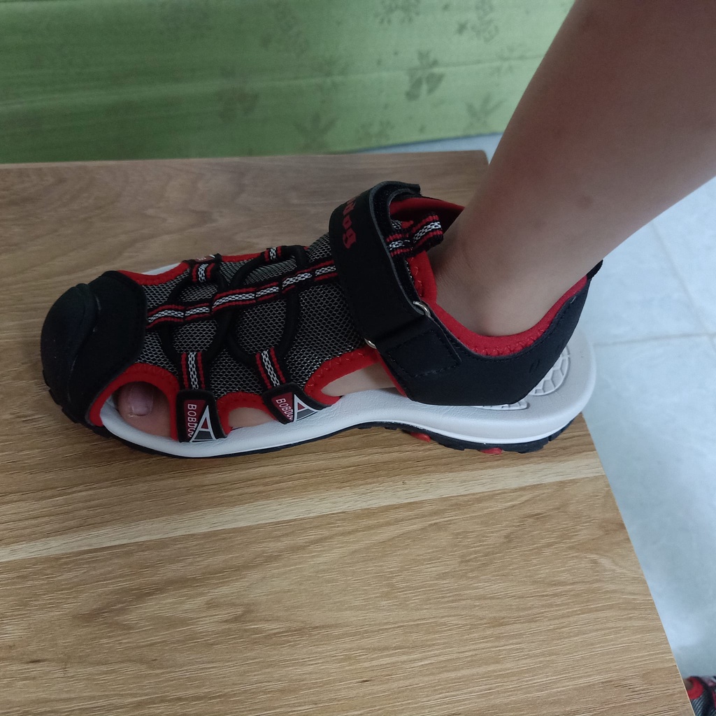 Sandal Bít mũi bé trai Bobdog siêu nhẹ cho bé từ 5-12 tuổi . Sẵn xanh cam 30,31,33
