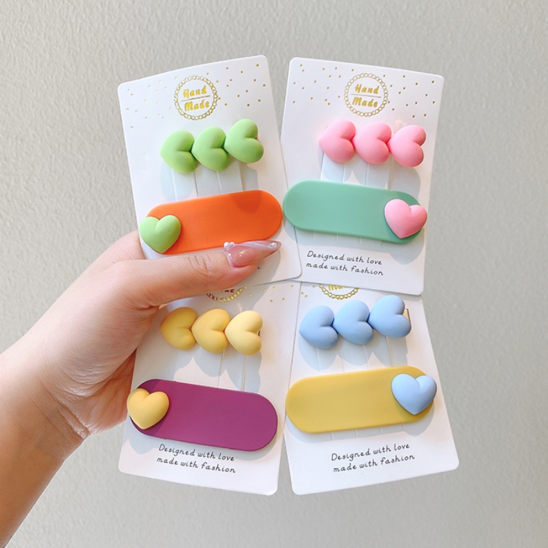 Kẹp tóc nhựa hình trái tim màu sắc đơn giản cho bé