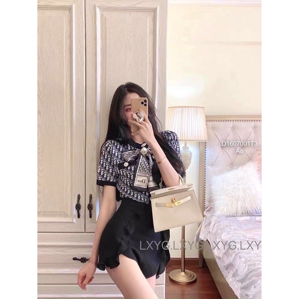 Áo Len nơ cổ tròn phối dãy nút hoạ tiết kiểu TT1607