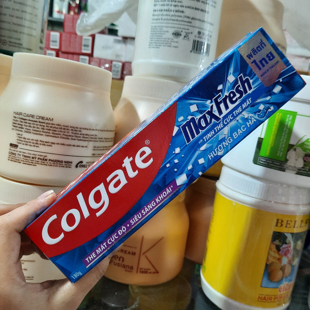 Kem đánh răng Colgate Maxfresh hương bạc hà 180g