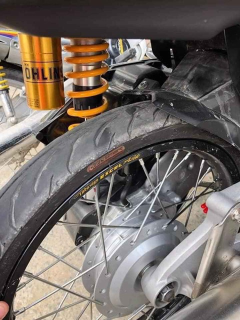 Chai Xịt BZ Tires-Plastic Shine Phục Hồi Nhựa Nhám - Nhựa Đen và Vỏ Xe