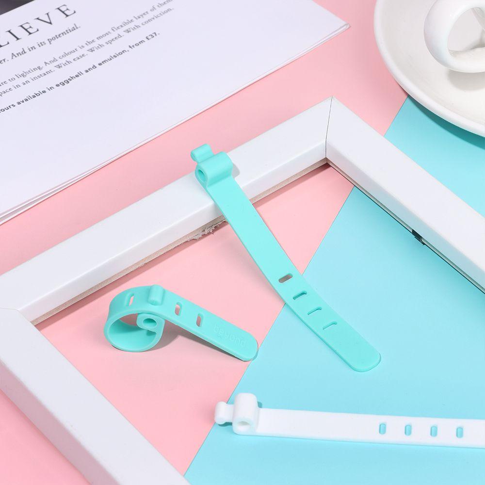 Bộ 5 Dụng Cụ Quấn Dây Cáp Bằng Silicone 4 Lỗ Tiện Dụng