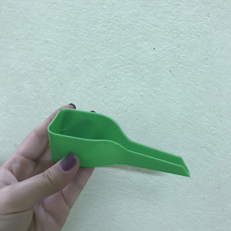 Thìa múc thúc ăn cho chim gà