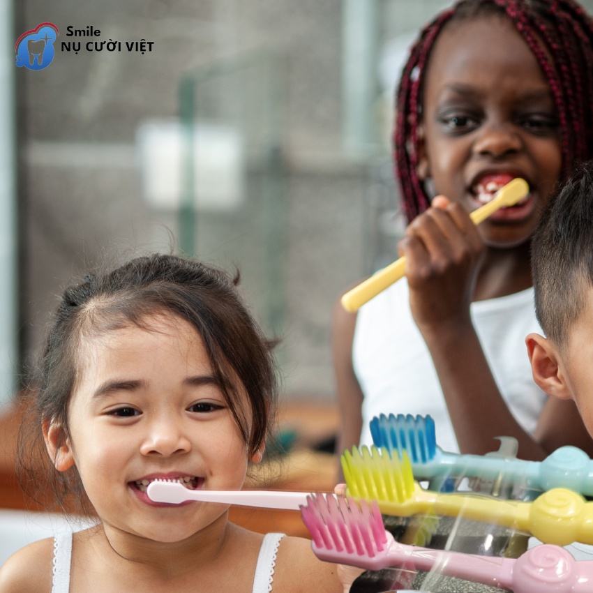 Bàn chải đánh răng Cho Trẻ lông mềm Kid's Toothbrush Combo Bộ 3 Cái Dành Cho Bé 3 Đến 9 Tuổi