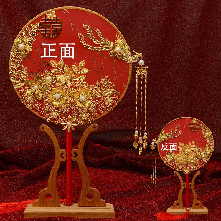 Quạt xếp cầm tay sang trọng cho cô dâu