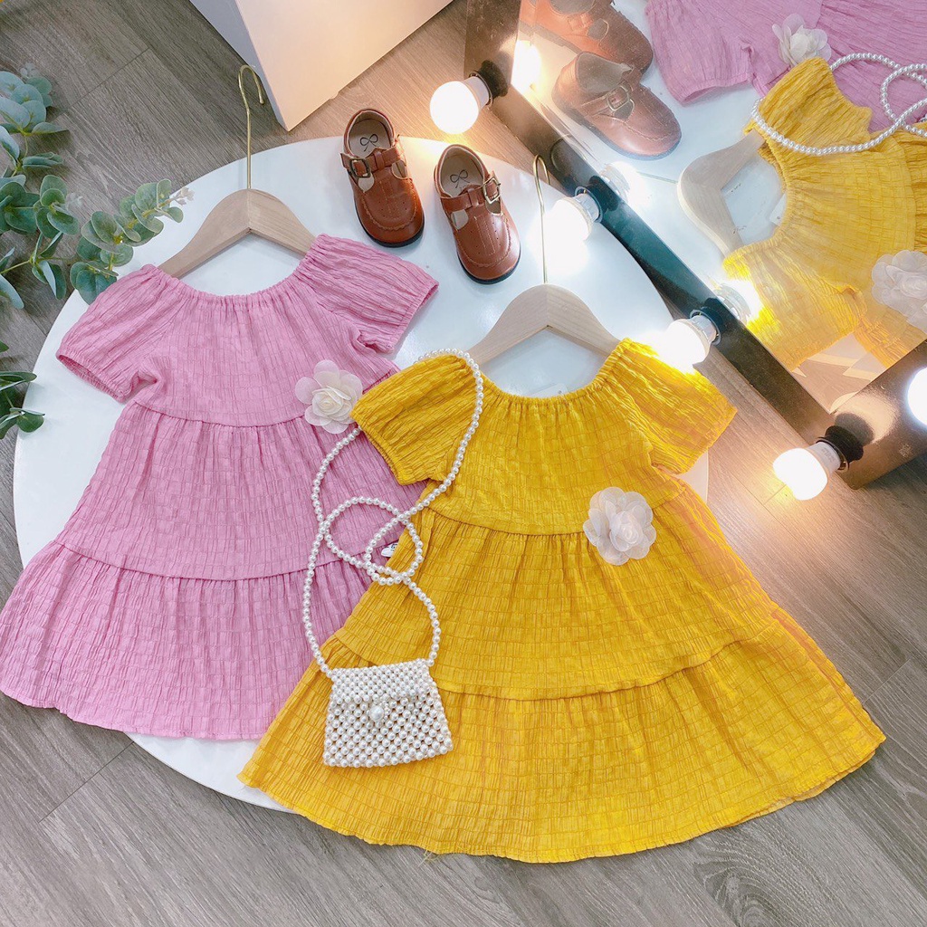 SET 2 VÁY BÉ GÁI XOÈ GẮN HOA HỒNG VÀNG