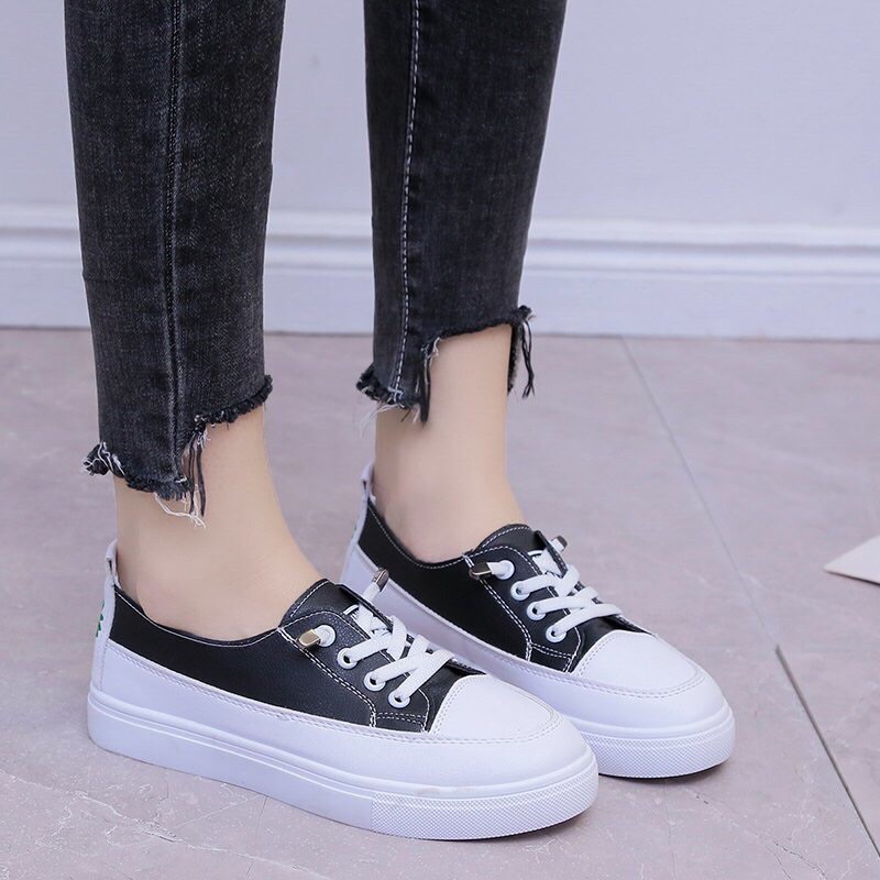 Giày lười nữ da Pu màu đen trắng mix hoa cúc cá tính, slip on nữ