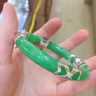 Vòng ngọc bọc bạc