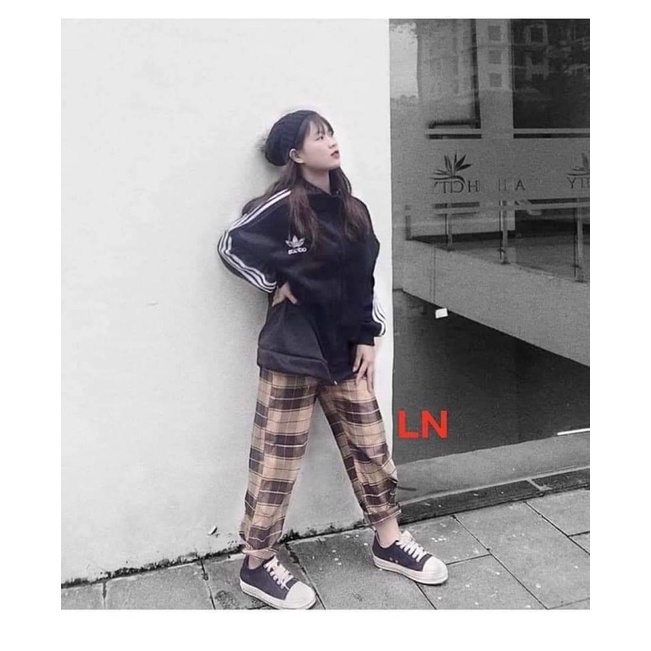 Áo khoác nỉ ba sọc lô gô +quần kẻ karo