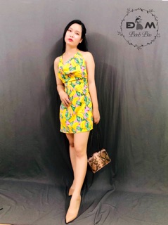 Đầm yếm hở lưng cổ đổ