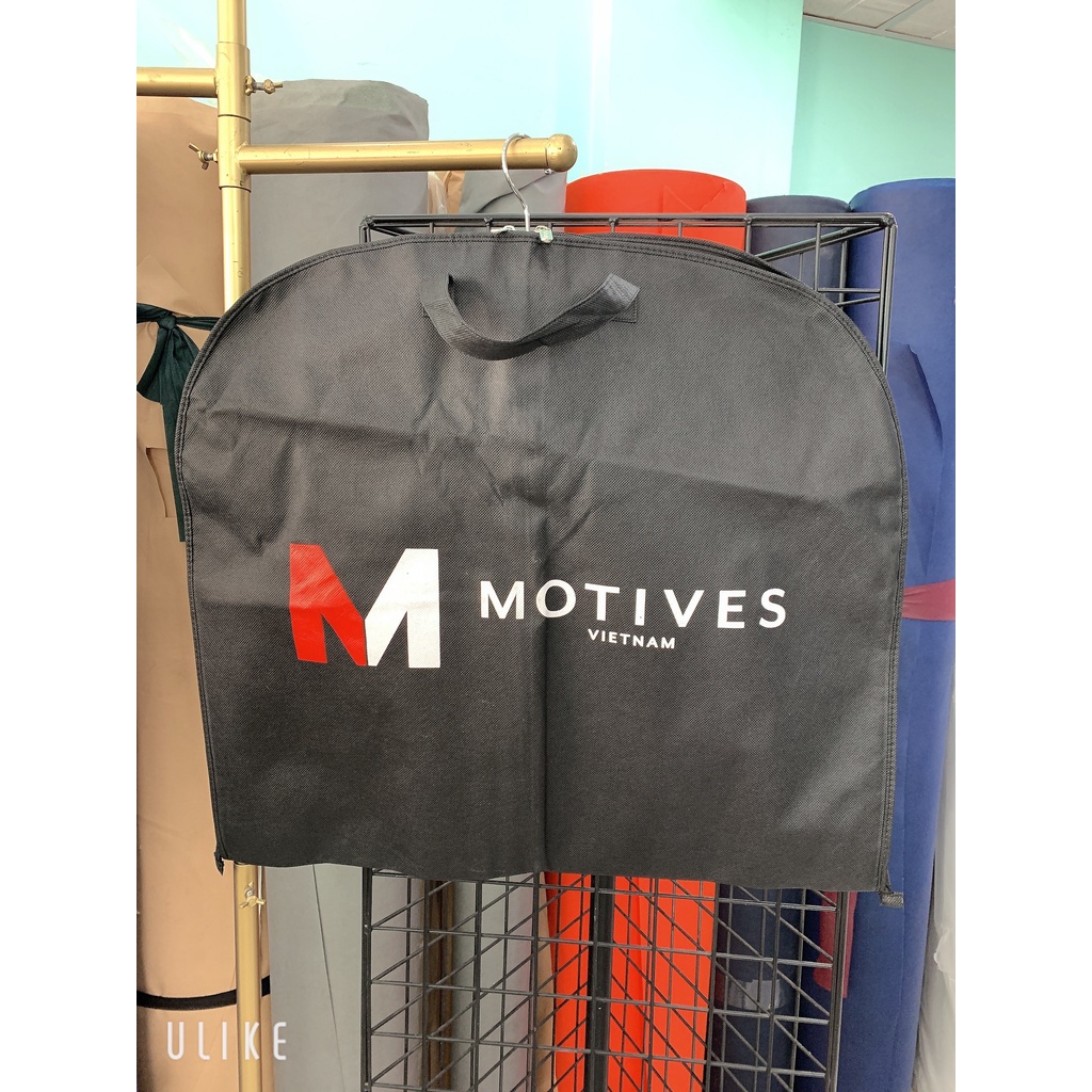 Túi trùm veston vải không dệt đen hiệu MOTIVE dây kéo vòng bảo vệ áo vest nam nữ chống bụi có quai xách hàng may dư