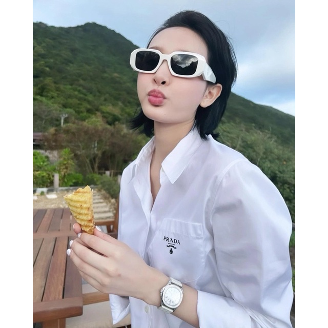 Kính rộng trắng Hiền Hồ