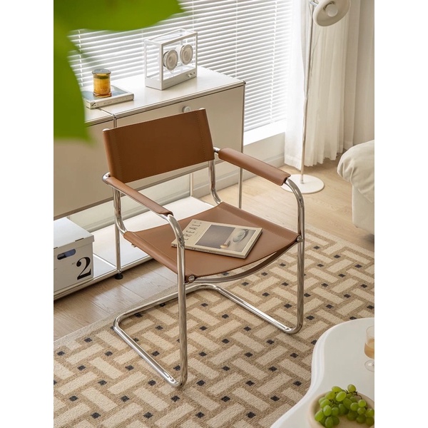 Ghế da yên Mr Arm chair khung kim loai cao cấp phong cách Bắc Âu