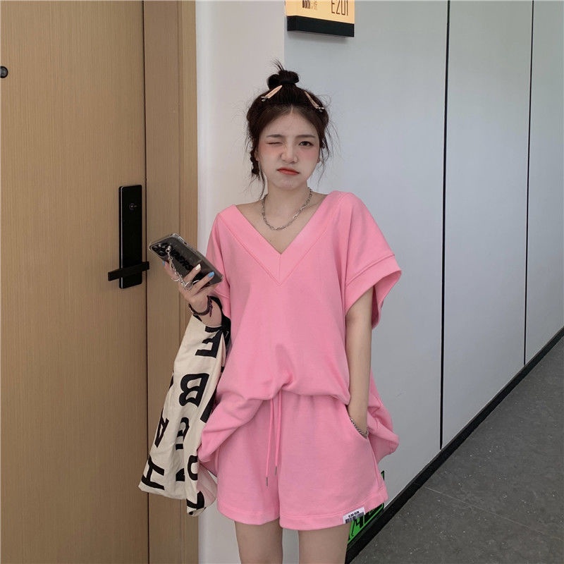 Set đồ hai món gồm áo cổ chữ V buộc dây sau lưng + quần short thời trang mùa hè 2022 cho nữ