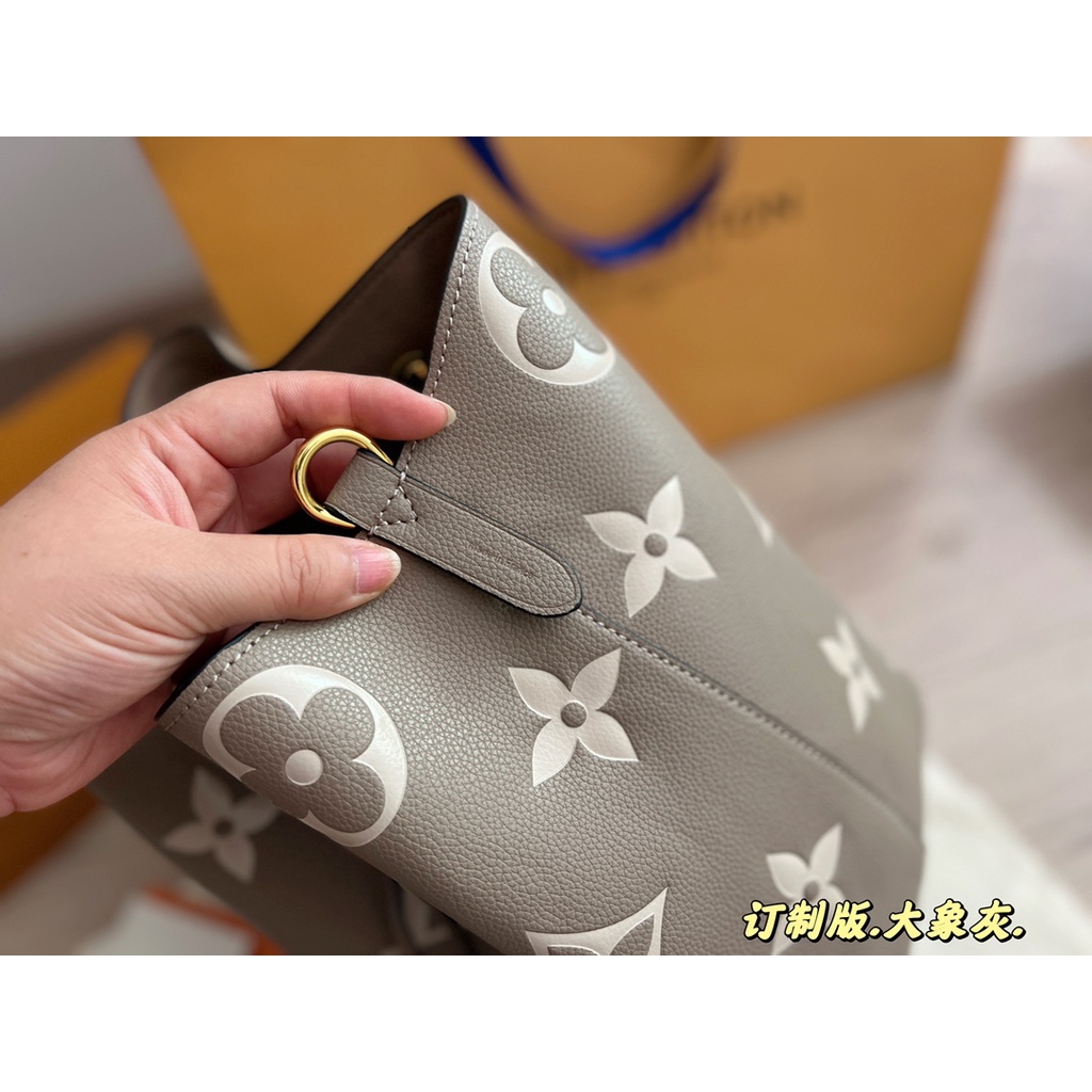 Túi xách nữ da thật Louis Vuitton LV hoạ tiết thương hiệu thời thượng, có túi mini đi kèm