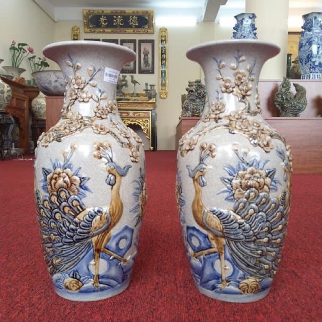 Lọ hoa men rạn đắp nổi. Giá 1 chiếc