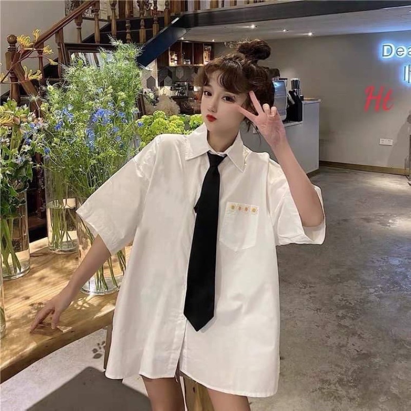 Áo sơ mi hoa cúc viền túi tay lỡ H2N544