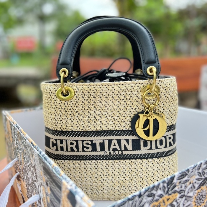 Túi cói, túi xách nữ cầm tay CD logo treo quai da mẫu mới 2022