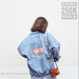 Áo khoác bò unisex in chữ