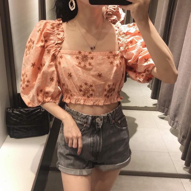 Áo croptop tay phông thêu hoa tuồn