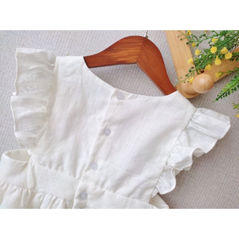 Đầm linen trắng thêu tay họa tiết hoa cho bé gái
