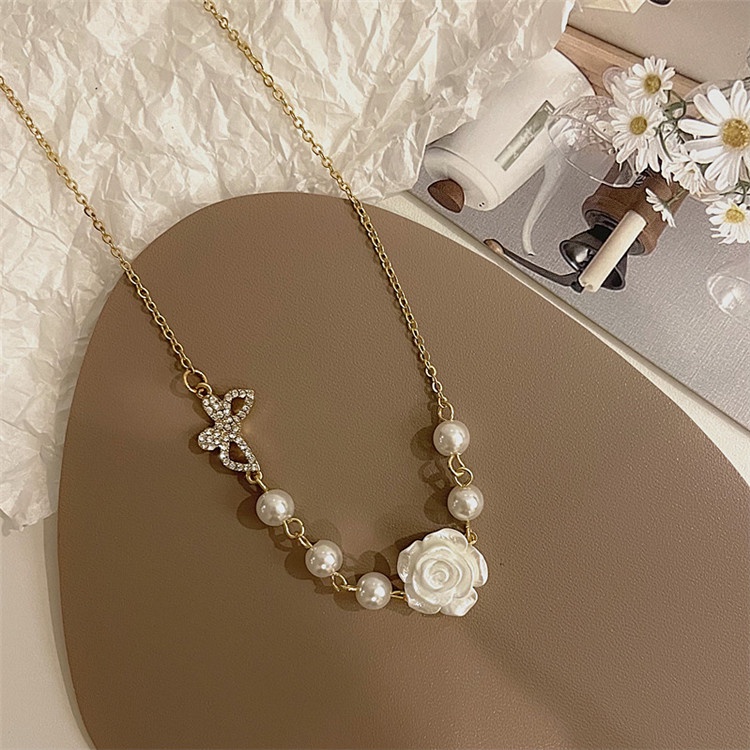 Vòng cổ choker hạt trai mặt hoa hồng và cánh bướm VC009 Leous Accessories