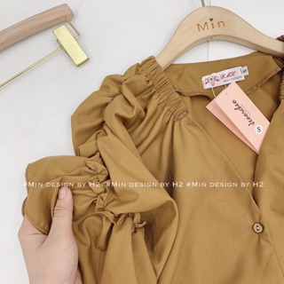 Áo cổ V tay bèo