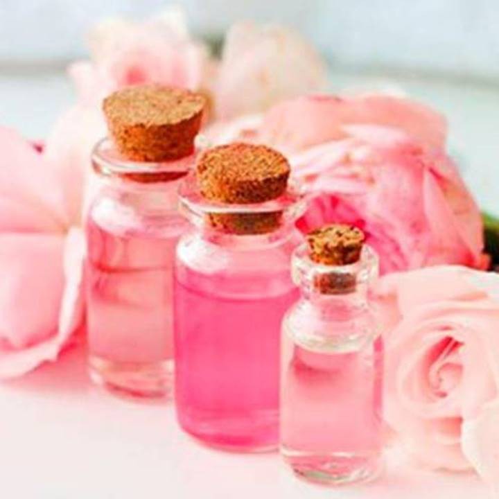 Nước hoa hồng Garnier 96% tinh chất tự nhiên Lọ 200ml