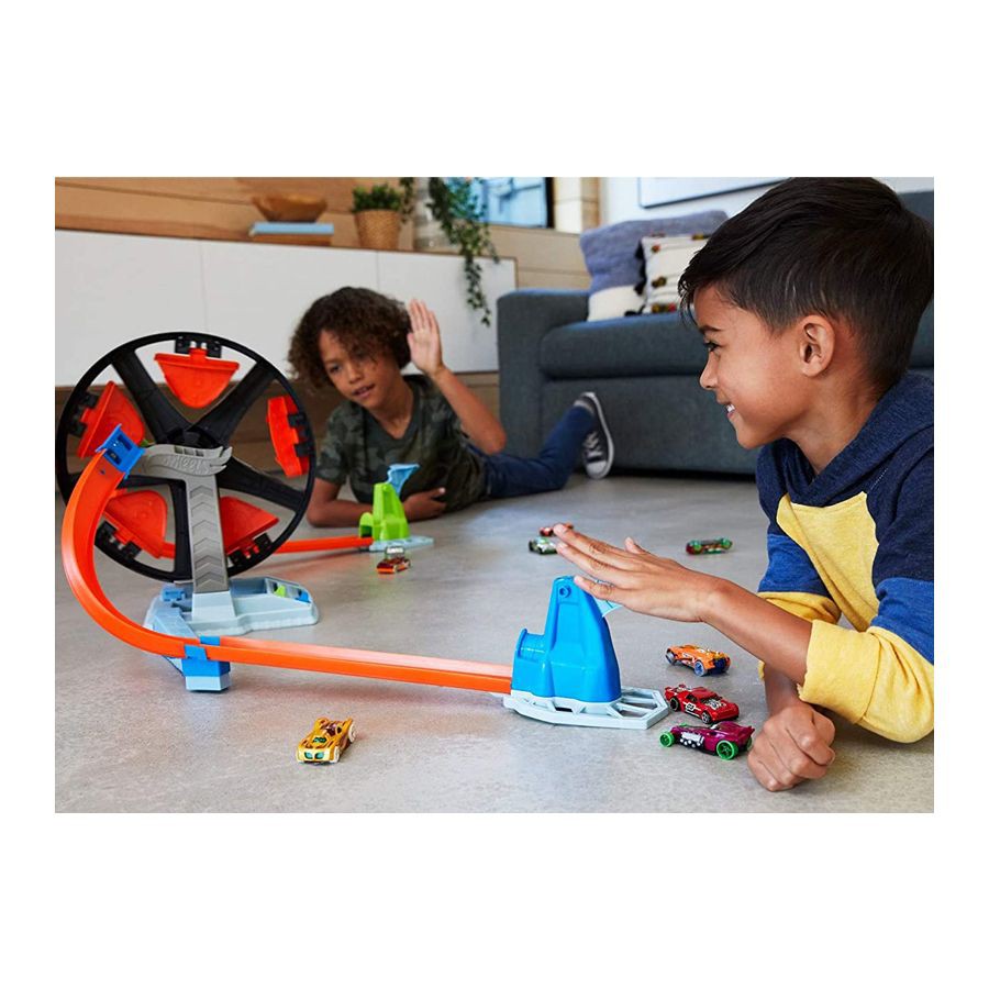 Bộ đường đua Hot Wheels vòng xoay thần tốc GJM77