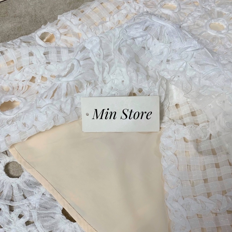 Siêu phẩm váy ren