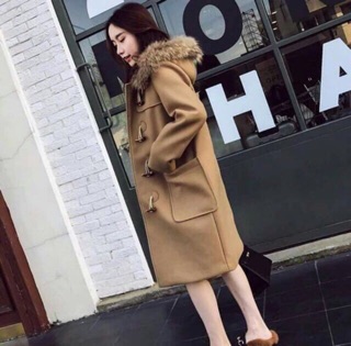Áo khoá dạ dáng dài khuy sừng mũ lông