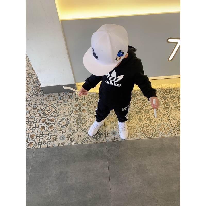 Set bộ adidas cho bé yêu kèm mũ