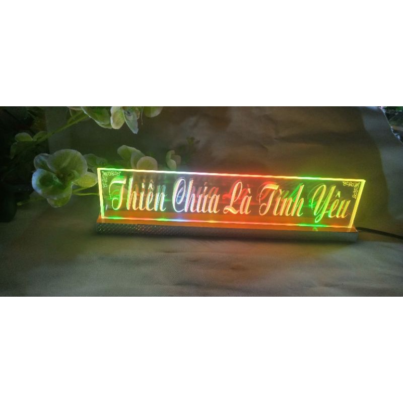 Chữ điện Thiên Chúa Là Tình Yêu : cao 10 cm, dài 40 cm