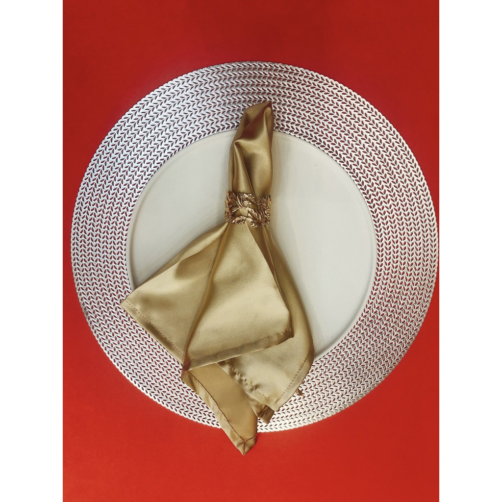 Tấm lót bàn ăn, lót lọ hoa, placemat, nhựa dẻo màu bạc , đường kính 38cm, xinh, rẻ, tiện lợi