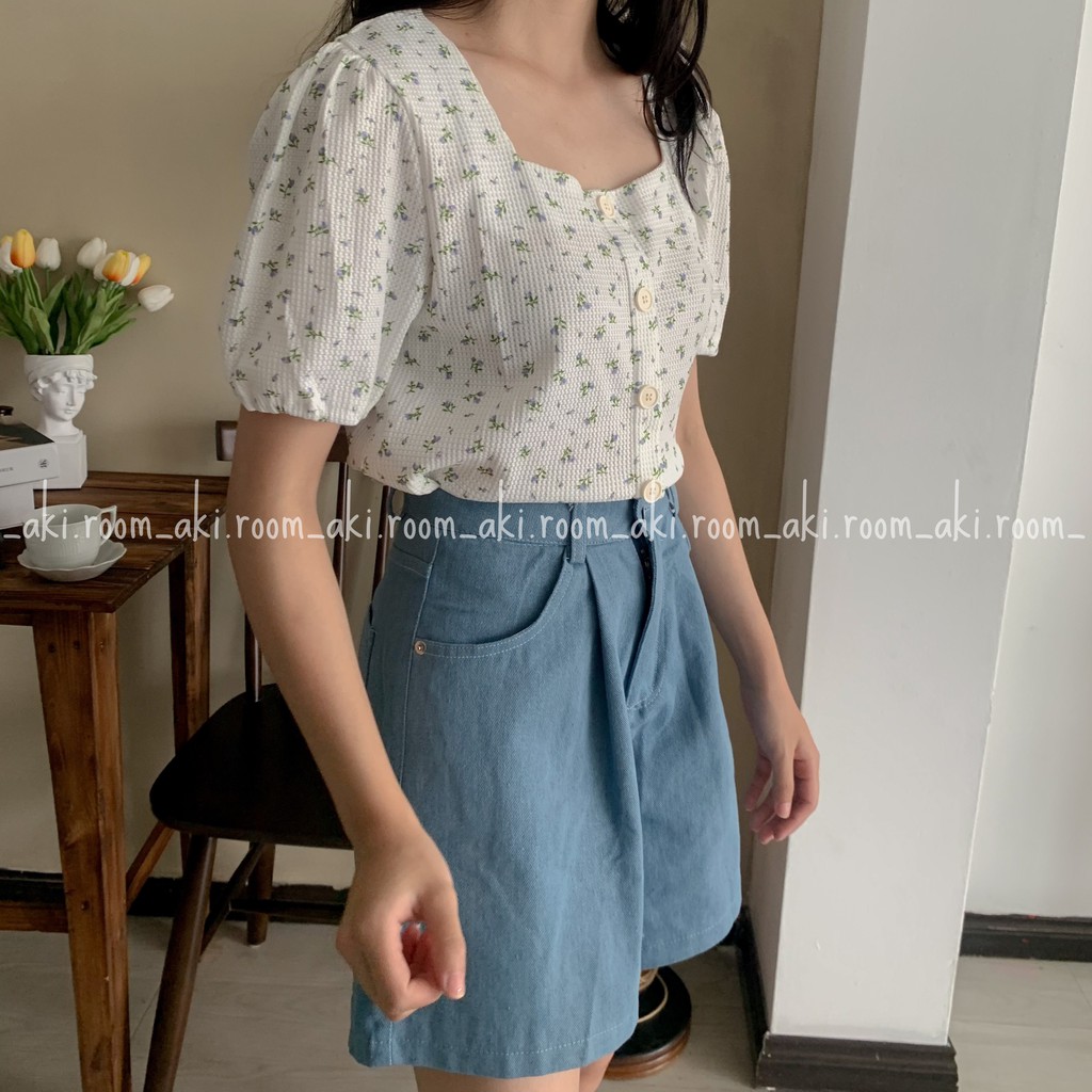 Quần shorts jean thêu ngựa cạp phẳng