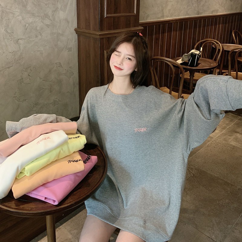 Áo thun trơn tay dài cổ tròn thiết kế trẻ trung hợp thời trang | BigBuy360 - bigbuy360.vn