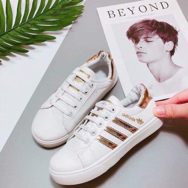 Giầy adidas cho bé