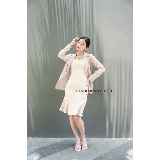 Áo Blazer tay dài bọc khuy hai túi nắp màu be by Dandelion | BigBuy360 - bigbuy360.vn