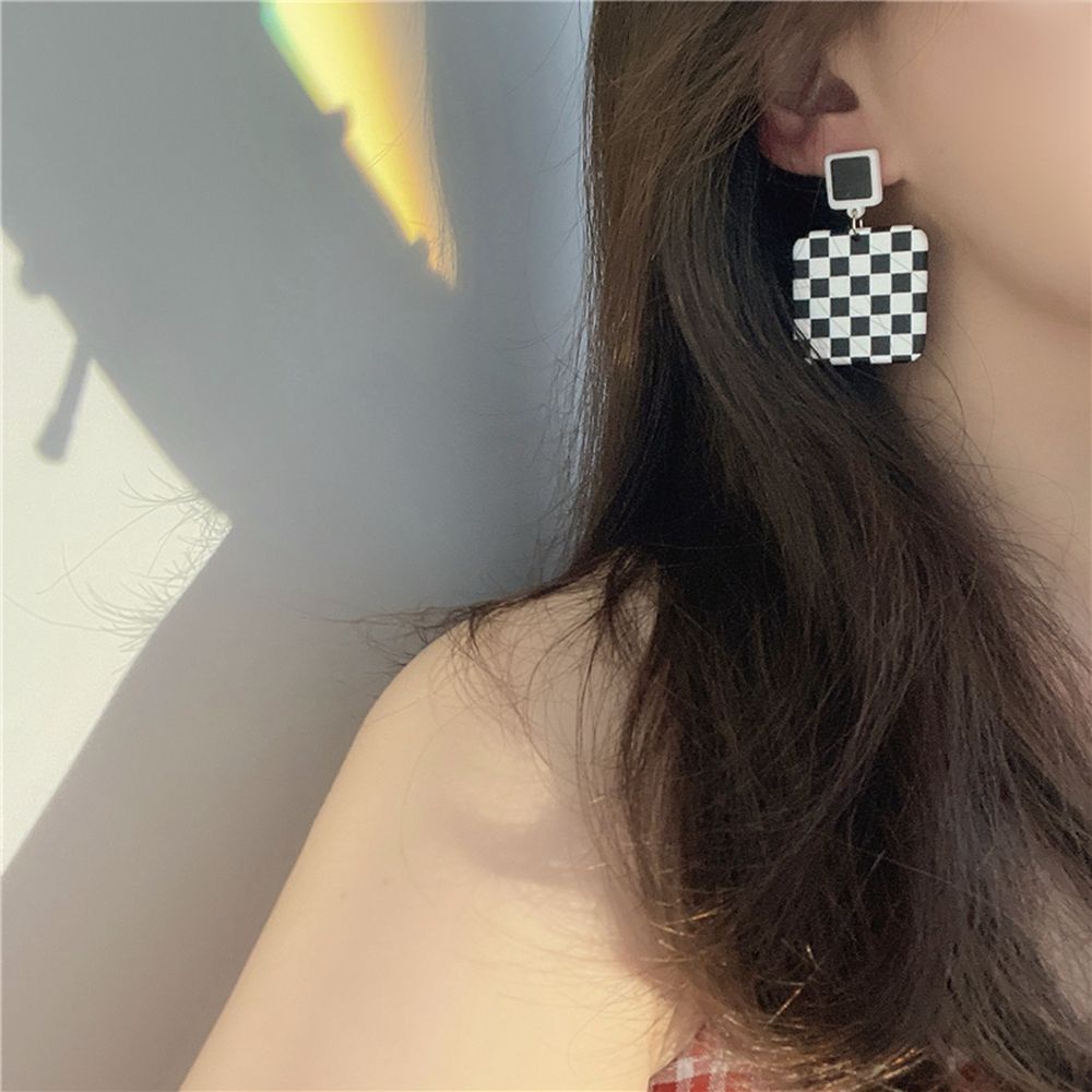 Khuyên tai vuông kim loại acrylic kẻ sọc bàn cơ kiểu Hàn cổ điển thanh lịch đơn giản cho nữ