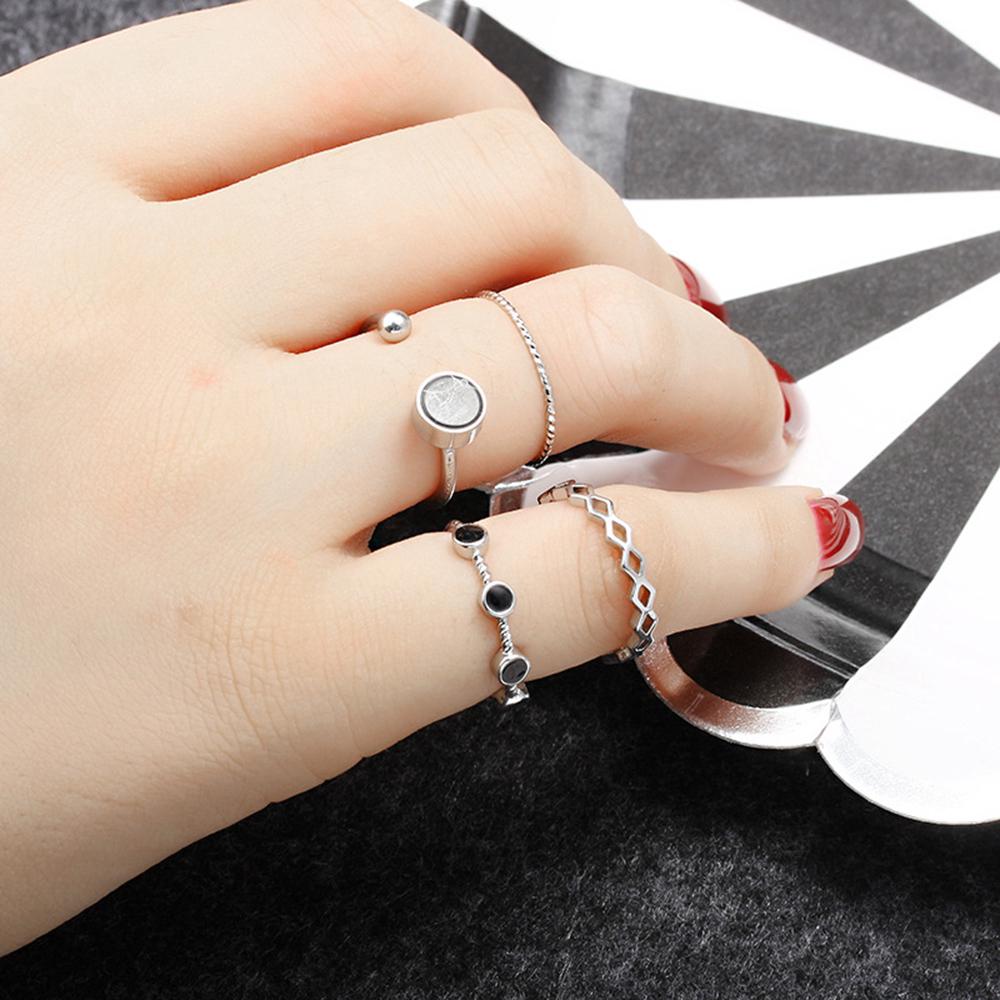 4 nhẫn thiết kế thời trang cá tính cho nữ