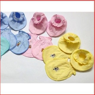 Bao tay chân sơ sinh (1 set gồm 1 bộ bao tay và 1 bộ bao chân)