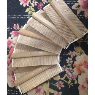 LƯỢC CHẢI CHẤY CHÍ BẰNG TRE