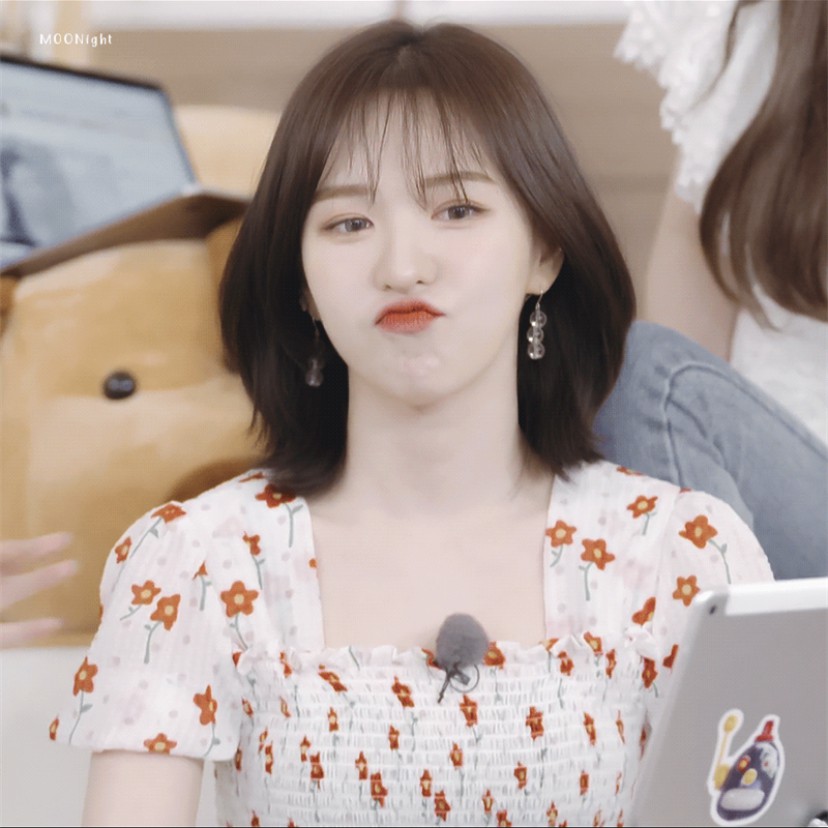 [ORDER] Áo kiểu croptop Wendy cổ vuông ngắn tay chun nhún ngực hoạ tiết hoa nhí WT003 | BigBuy360 - bigbuy360.vn