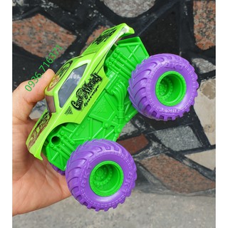 Mô hình xe tải quái vật Monster Jam chạy đà hàng Spin Master Canada