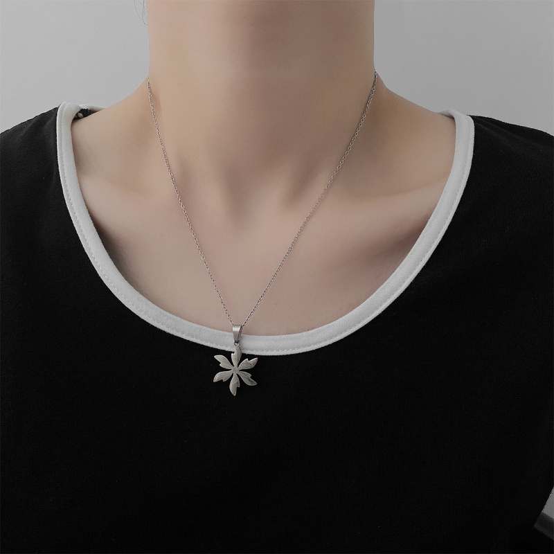 Thời trang nữ vòng cổ bằng thép titan Phiên bản Hàn Quốc Retro Ngọt ngào mát mẻ Hip Hop Bướm tình yêu Mặt dây chuyền vòng cổ