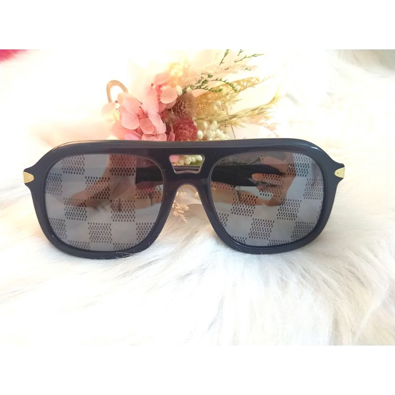 Kính hiệu LOUIS VUITTON có code