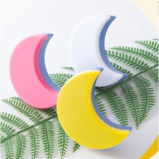 Đèn ngủ XIAODUOJIAJU cảm biến ánh sáng hình mặt trăng tiết kiệm năng lượng cho bé