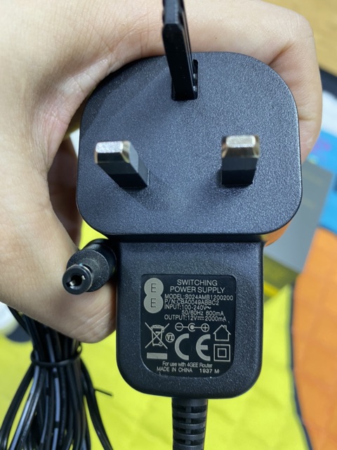 Bộ phát wifi 3G 4G Alcatel HH70 Tốc độ 300Mbps Kết nối 64 user,Hỗ trợ 2 băng tần 2.4 và 5ghz + TẶNG KÈM 2 ĂNG TEN