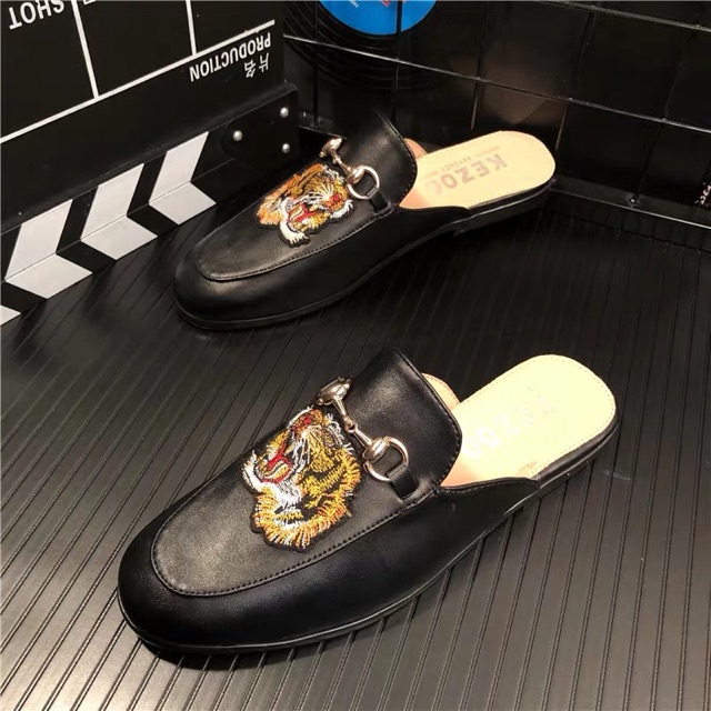 Giày Sục Nam Thêu Mặt Hổ Trẻ Trung | BigBuy360 - bigbuy360.vn