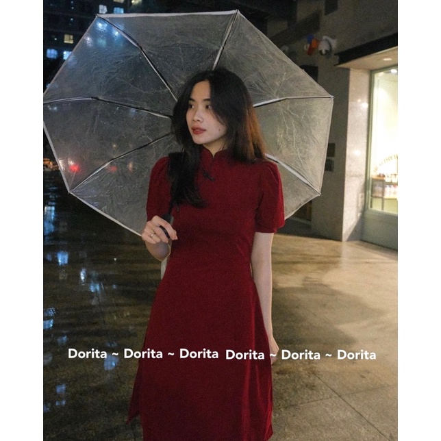 Set áo dài nhung đỏ đô tay bồng cài cúc chéo kèm chân váy voan trắng xoè dập ly, Set áo dài cách tân Reci